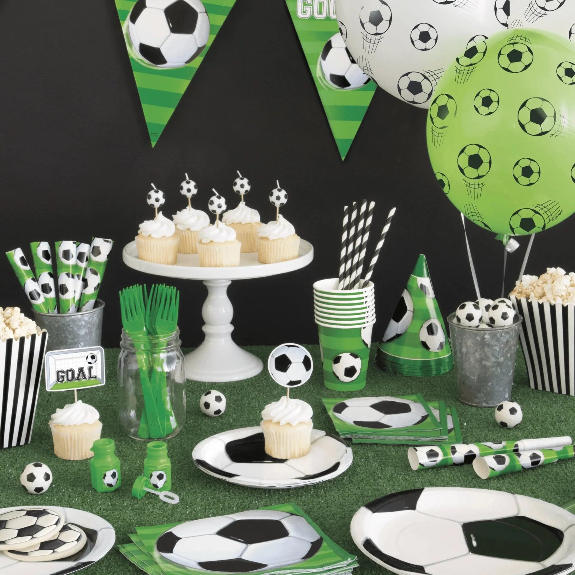 Football Party Invitations 8pk - PoundToys